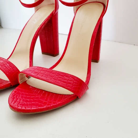 Wild Diva Red Croc-Embossed Ankle Strap Sandals Size 8 - Picture 3 of 9